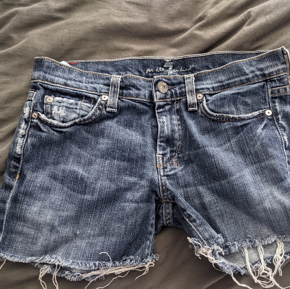7 for all mankind sz 27 shorts